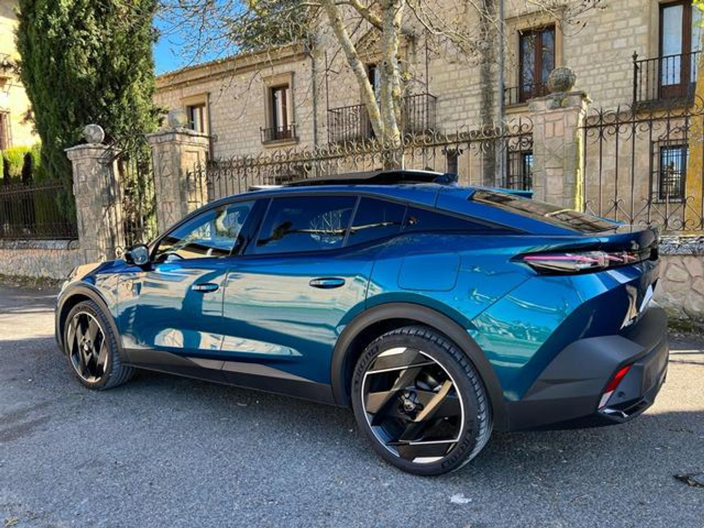Peugeot 408 PHEV 225 GT e-EAT8 165 kW (224 CV)
