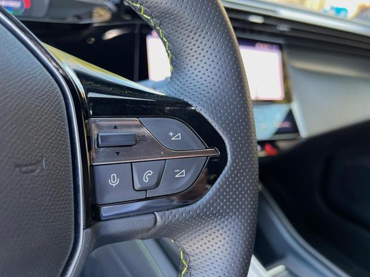 Peugeot 408 PHEV 225 GT e-EAT8 165 kW (224 CV)