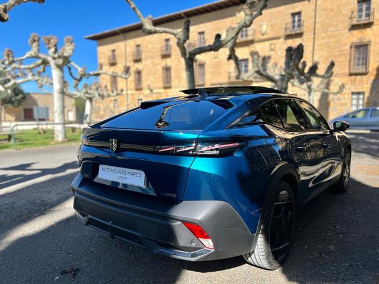 Peugeot 408 PHEV 225 GT e-EAT8 165 kW (224 CV)