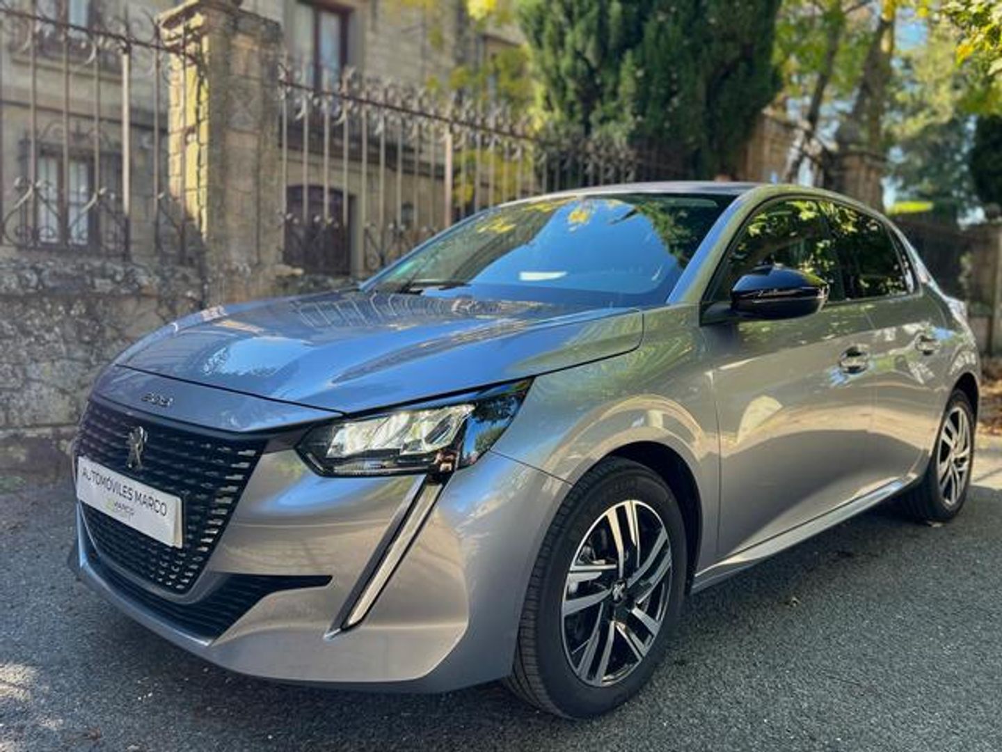 Peugeot 208 PureTech 100 Allure 75 kW (100 CV) Gris Compact