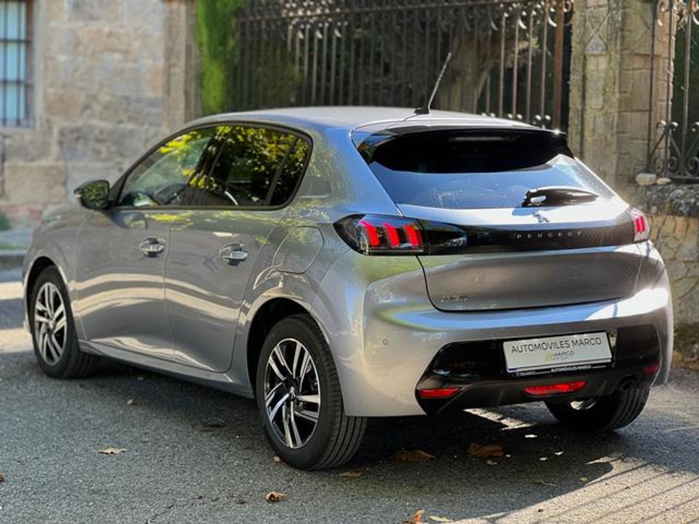 Peugeot 208 PureTech 100 Allure 75 kW (100 CV)