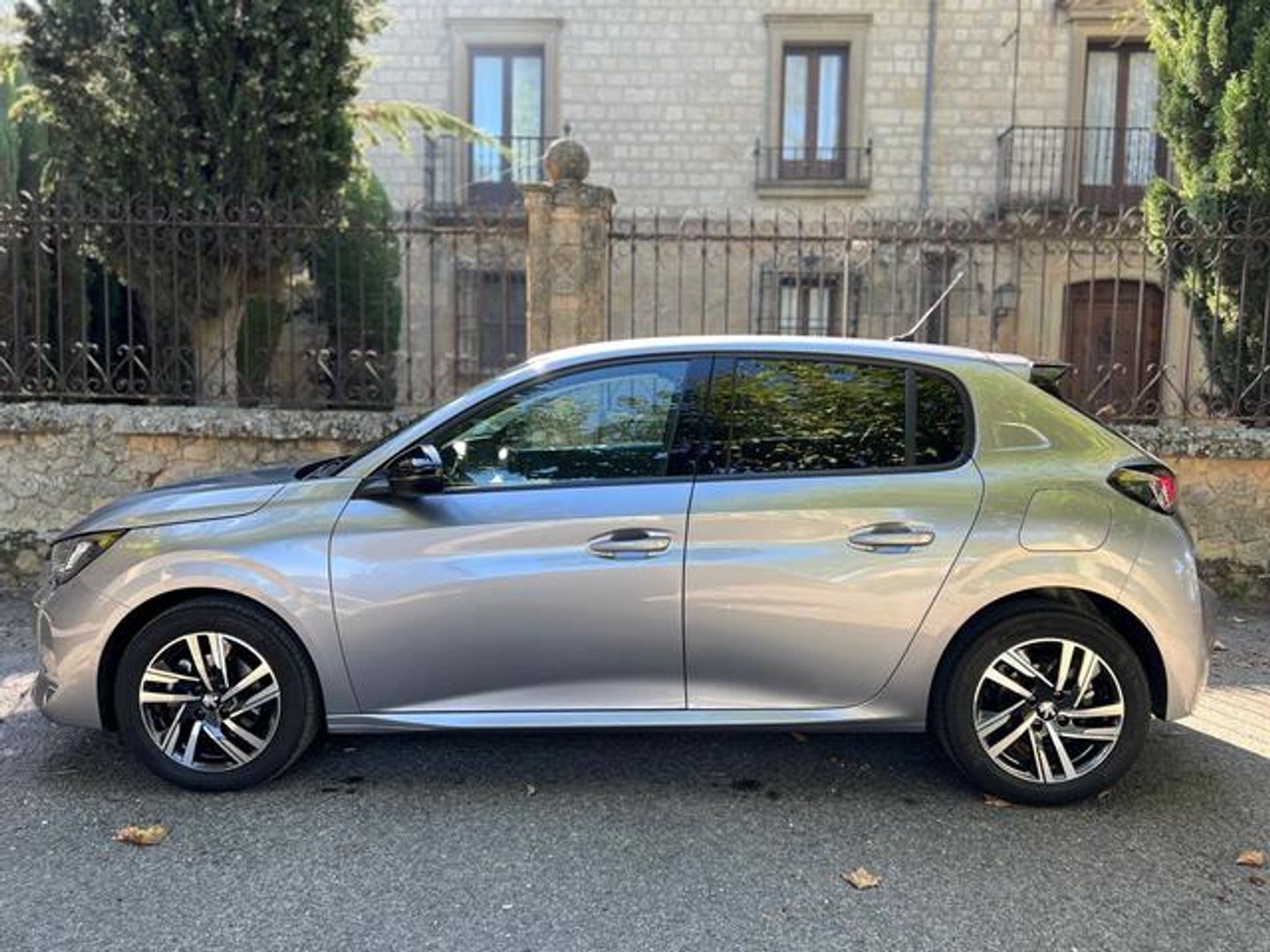 Peugeot 208 PureTech 100 Allure 75 kW (100 CV)
