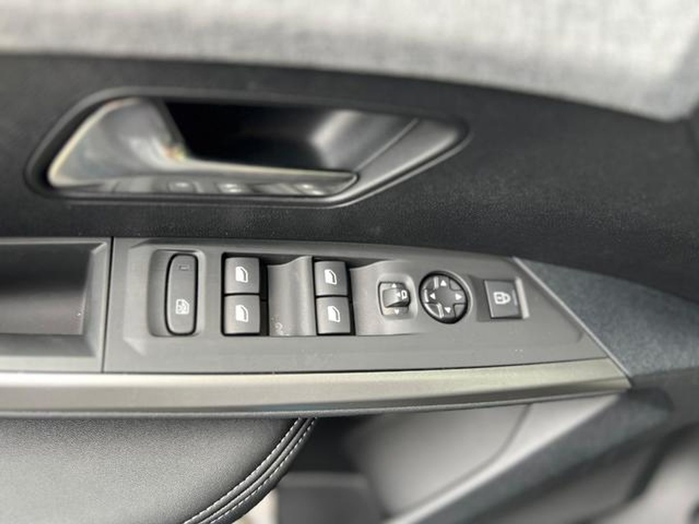 Peugeot 3008 Hybrid 145 Allure eDCS6 107 kW (145 CV)
