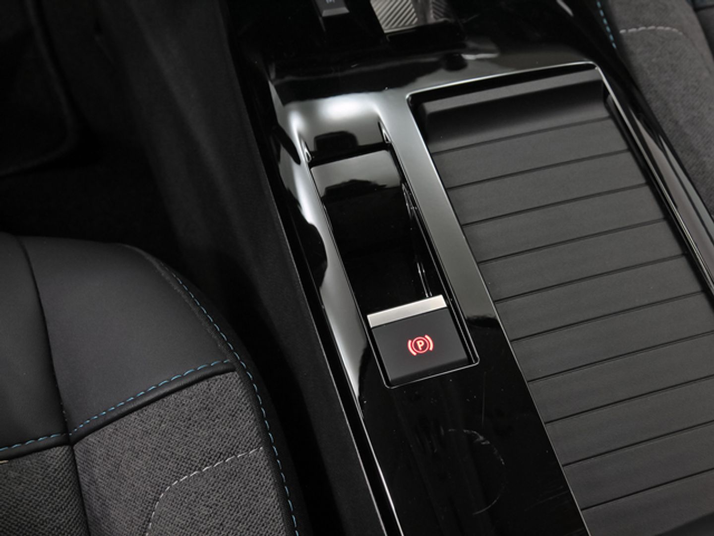 Citroen C4 X Hybrid 136 e-DCS6 Plus 100 kW (136 CV)
