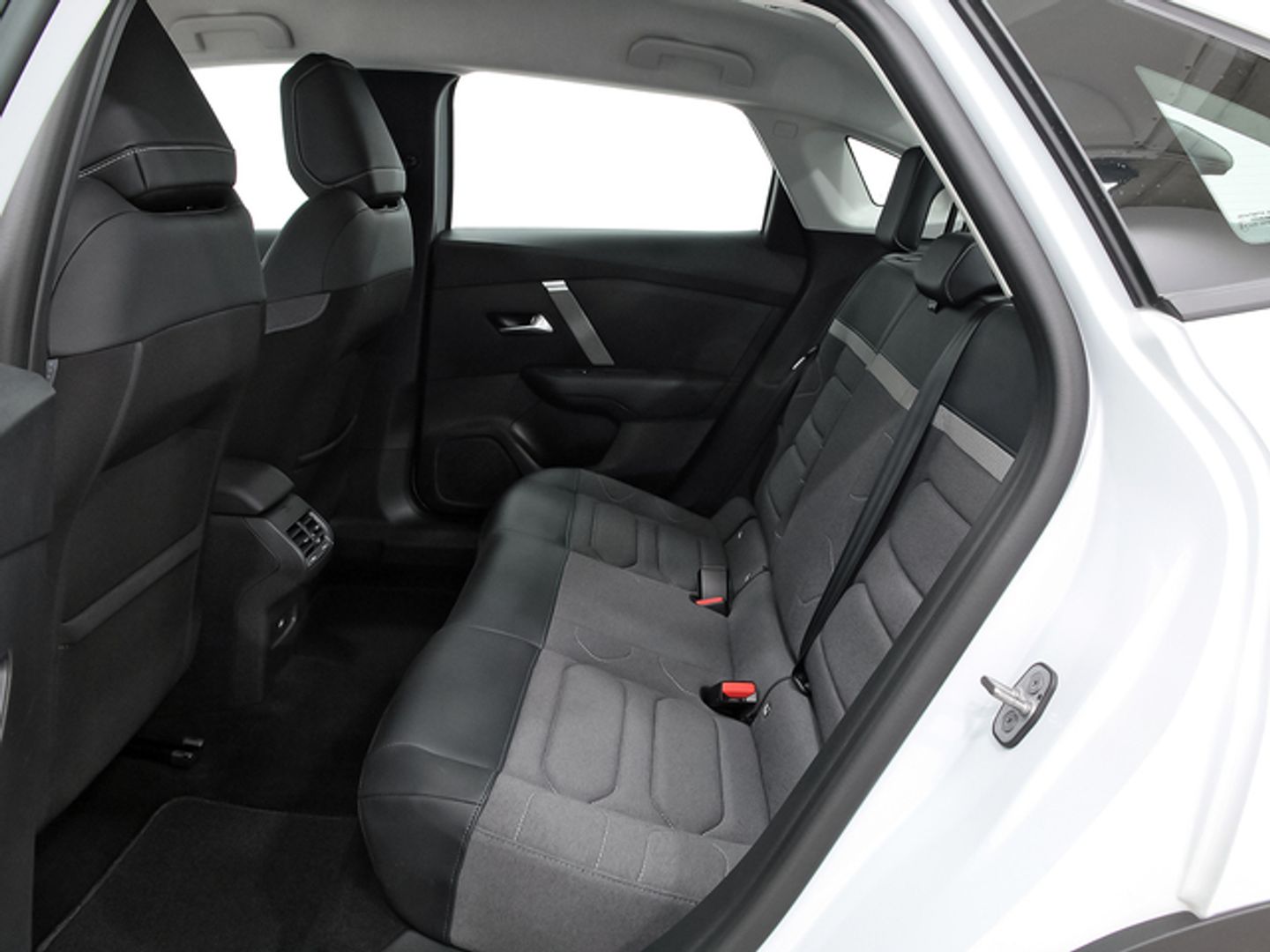 Citroen C4 X Hybrid 136 e-DCS6 Plus 100 kW (136 CV)