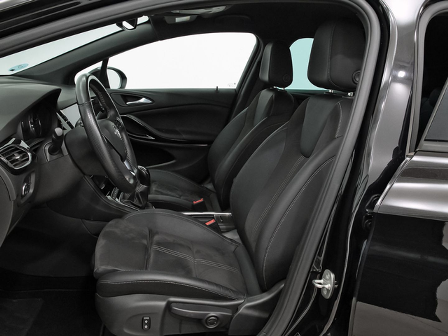 Opel Astra 1.2T SHR Ultimate 107 kW (145 CV)