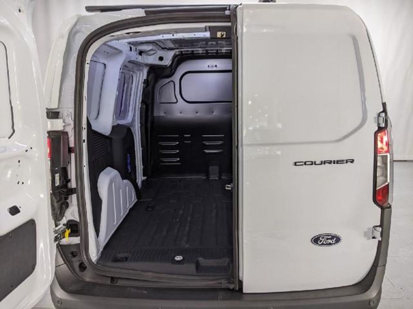 Ford Transit Courier Furgon 1.0 EcoBoost Active 93 kW (125 CV)