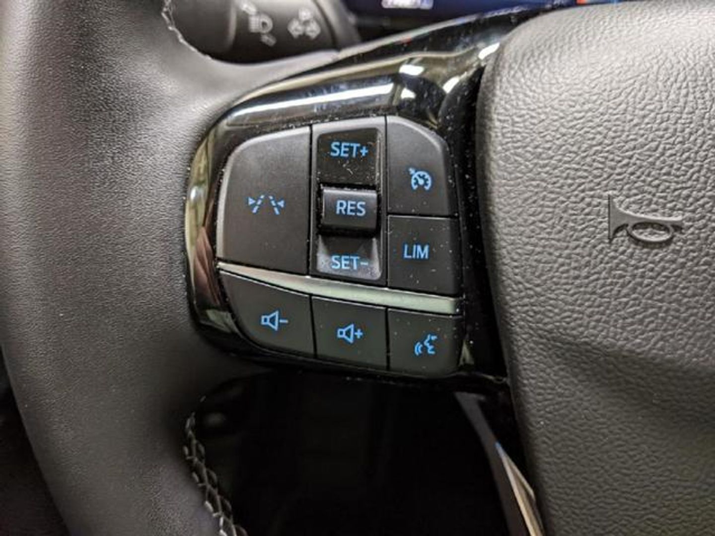 Ford Kuga 2.5 Duratec FHEV Active Auto 132 kW (180 CV)