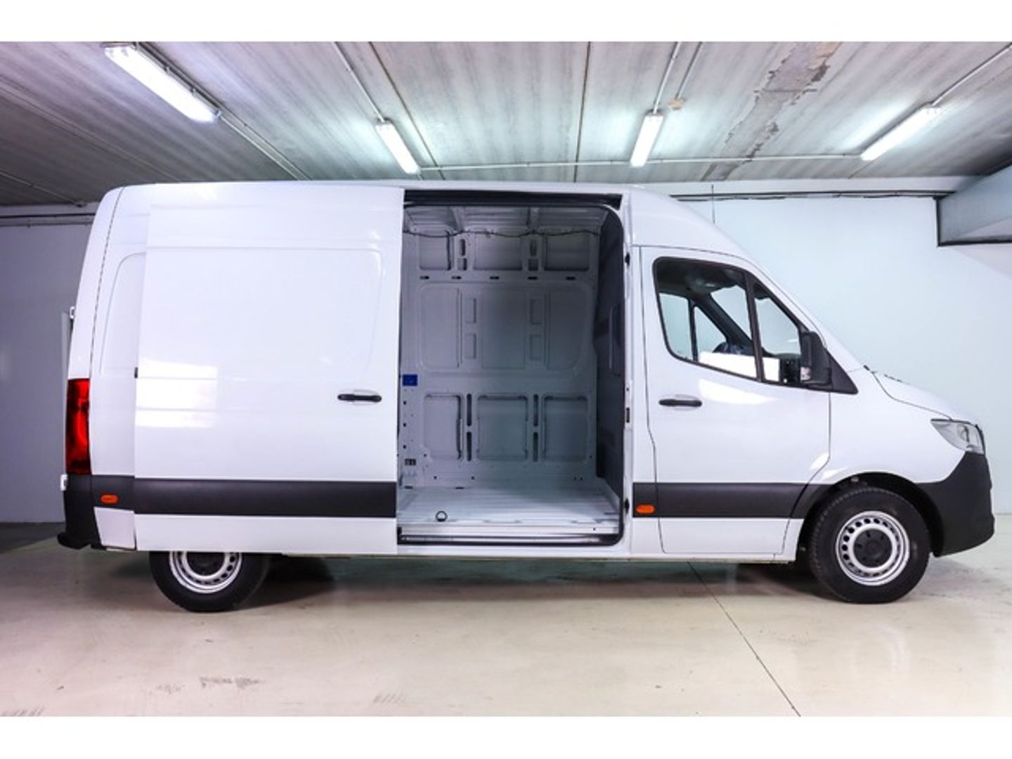 Mercedes-Benz Sprinter Furgon 311 CDI Medio 3.5T Techo Alto 84 kW (114 CV)