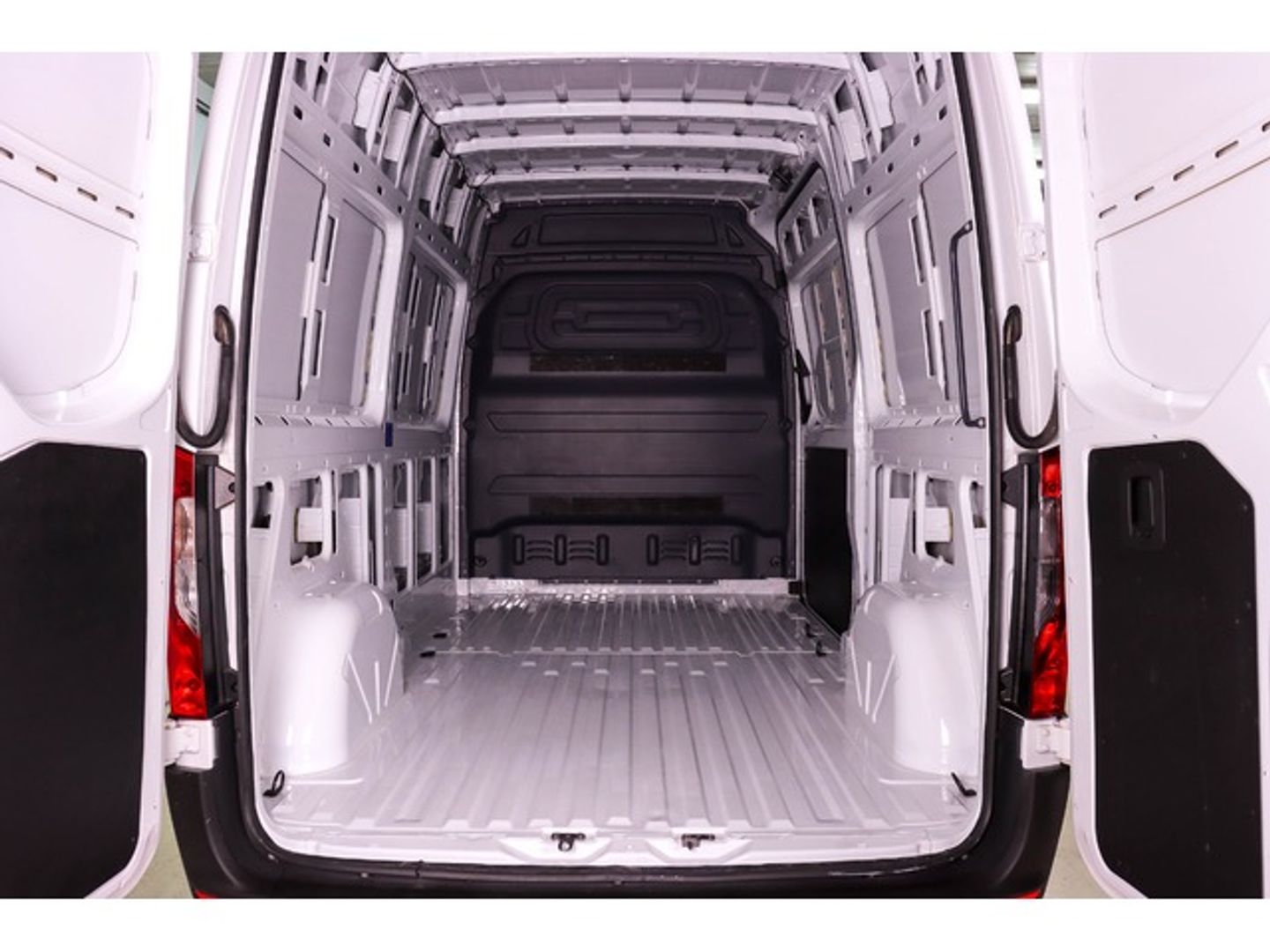 Mercedes-Benz Sprinter Furgon 311 CDI Medio 3.5T Techo Alto 84 kW (114 CV)