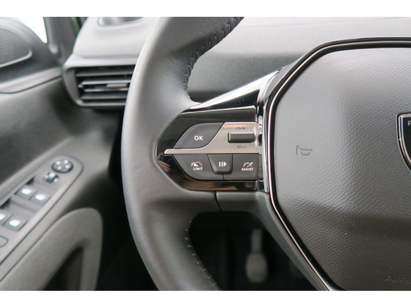 Peugeot Rifter BlueHDi 100 Allure Business Standard 73 kW (100 CV)