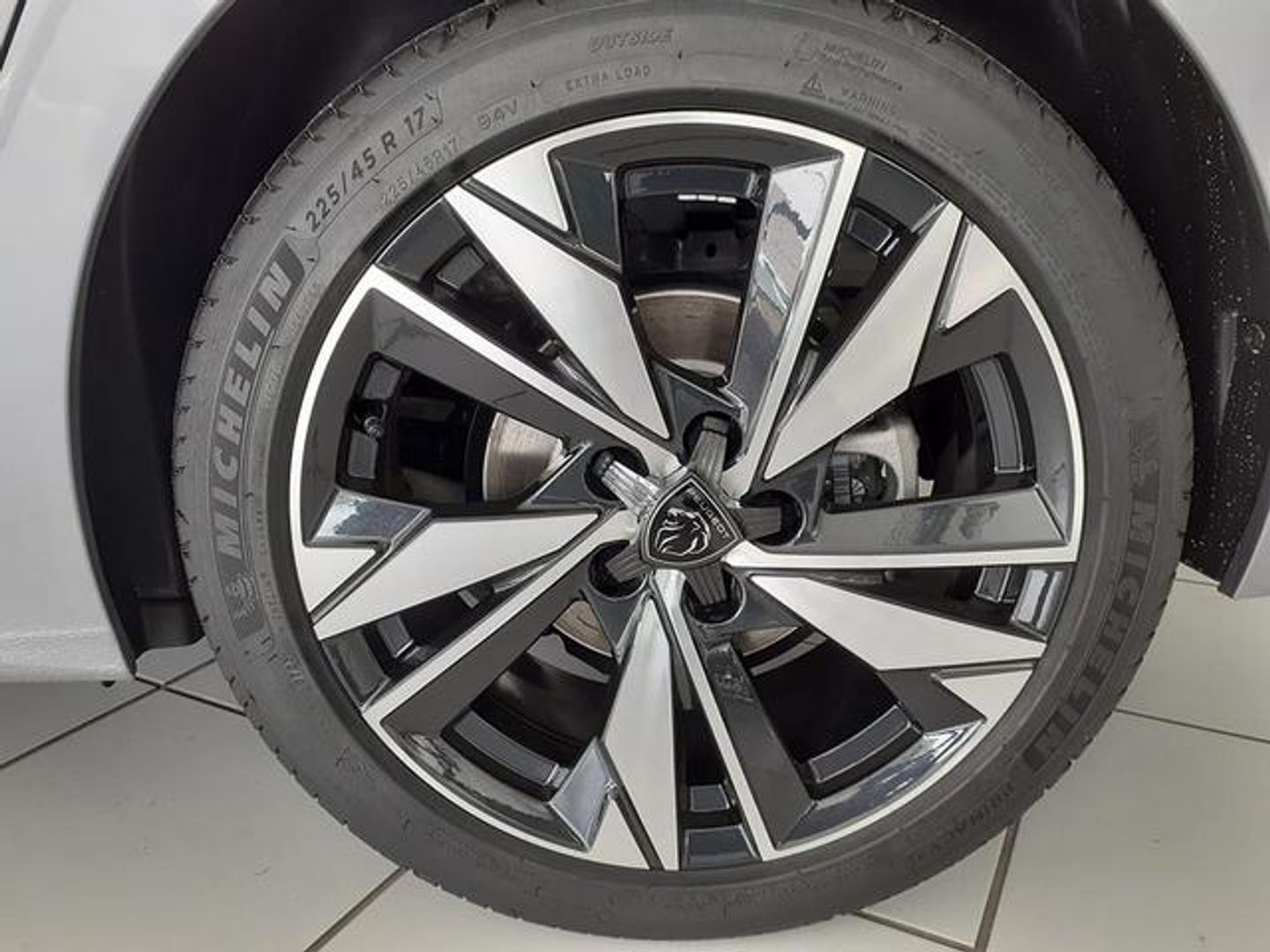 Peugeot 308 PureTech 130 S&S Allure EAT8 96 kW (130 CV)