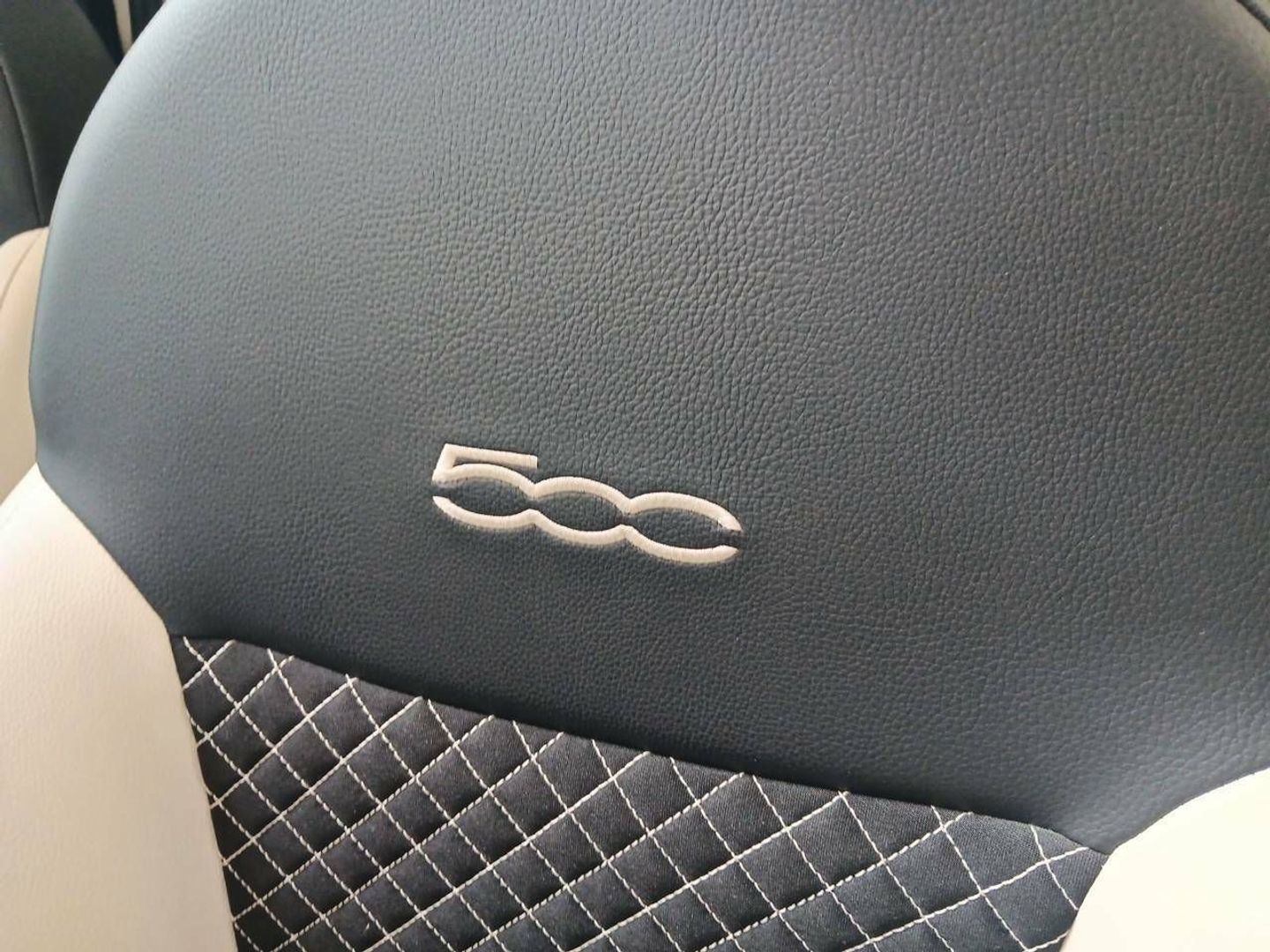 Fiat 500C 1.0 Hybrid Dolcevita 51 kW (70 CV)