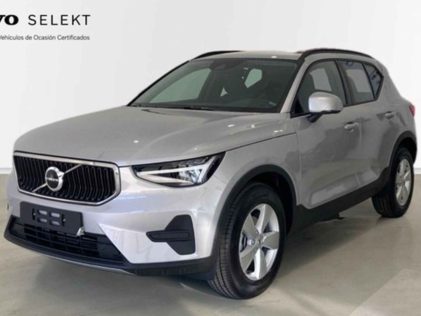 Volvo XC40 B3 G Essential Auto 120 kW (163 CV) Gris Plata All Terrain / Pick-up