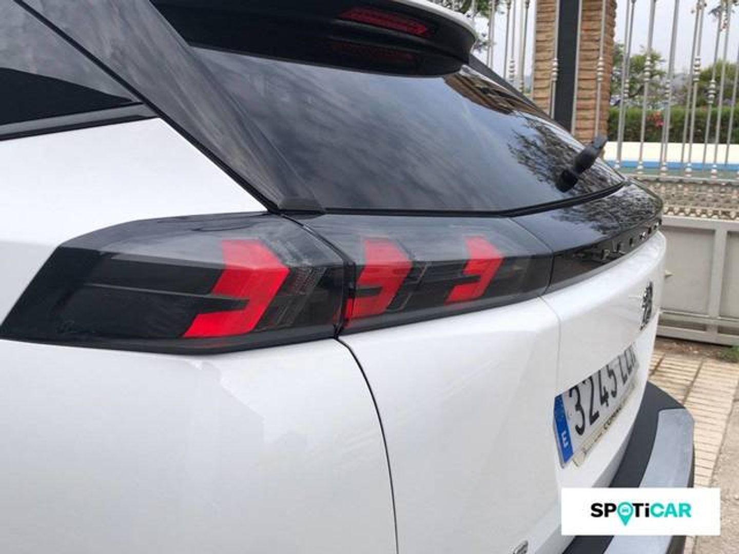 Peugeot 2008 PureTech 130 S&S Allure Pack 96 kW (130 CV) Blanco SUV