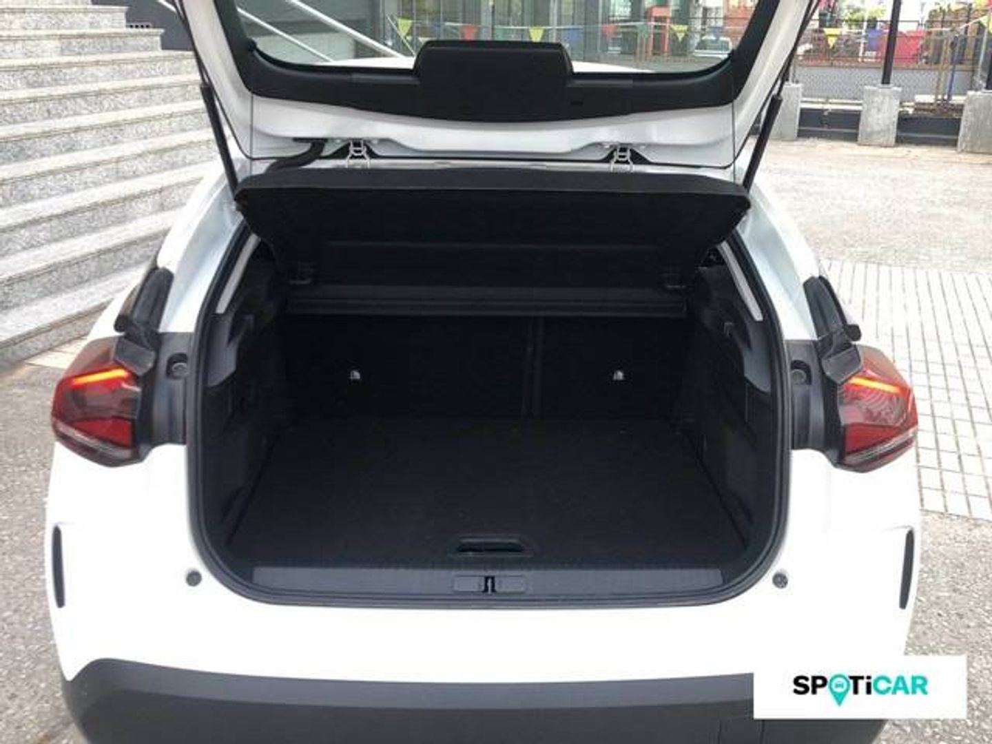 Citroen ë-C4 eléctrico 50kWh Plus 100 kW (136 CV) Blanco Sedan