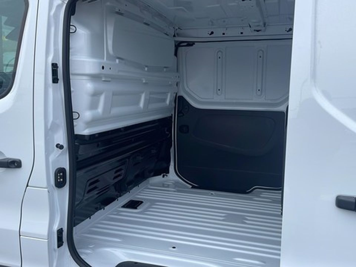 Renault Trafic Furgon E-Tech L2 H1 52kW 90 kW (122 CV) Blanco Industrial