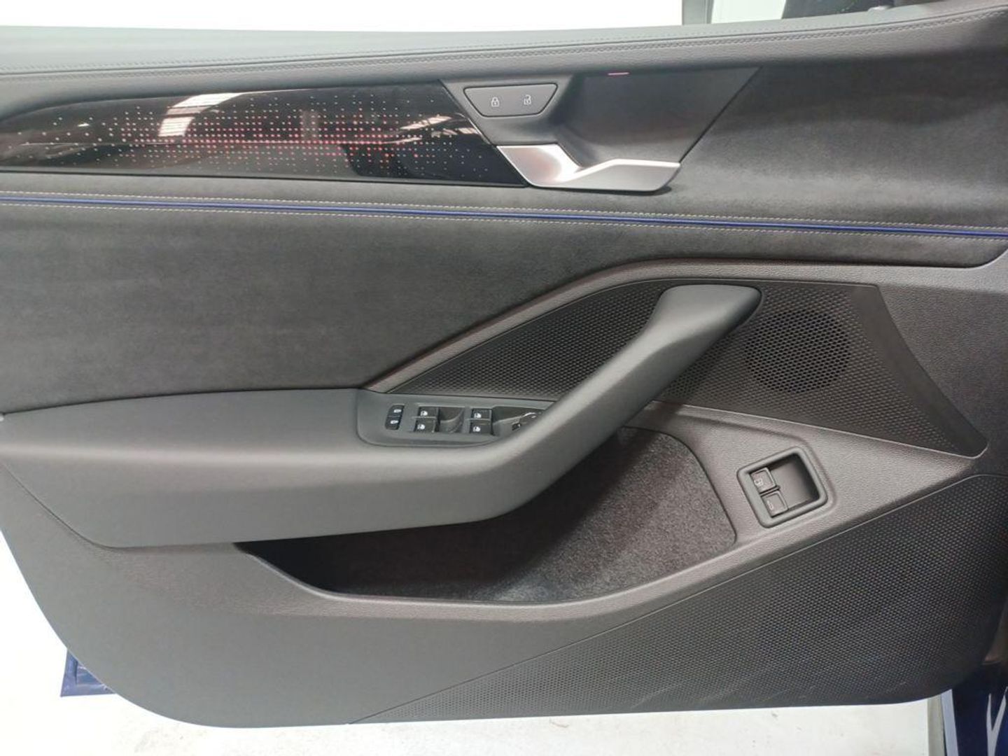 Volkswagen Passat Variant R-Line eHybrid PHEV 200 kW (272 CV) DSG
