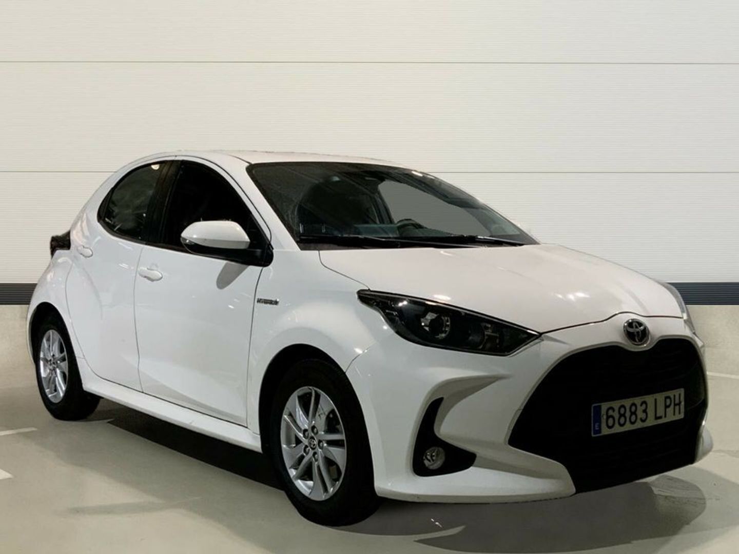 Toyota Yaris 120H Business Plus 85 kW (116 CV) Blanco Compact
