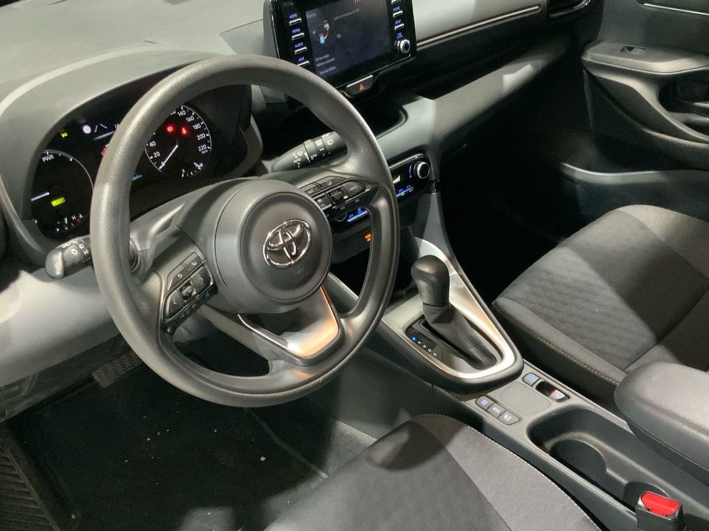 Toyota Yaris 120H Business Plus 85 kW (116 CV)