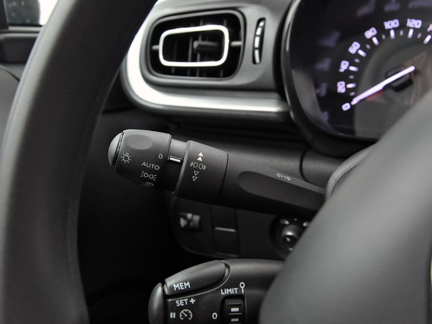 Citroen C3 PureTech 82 Shine 61 kW (83 CV)