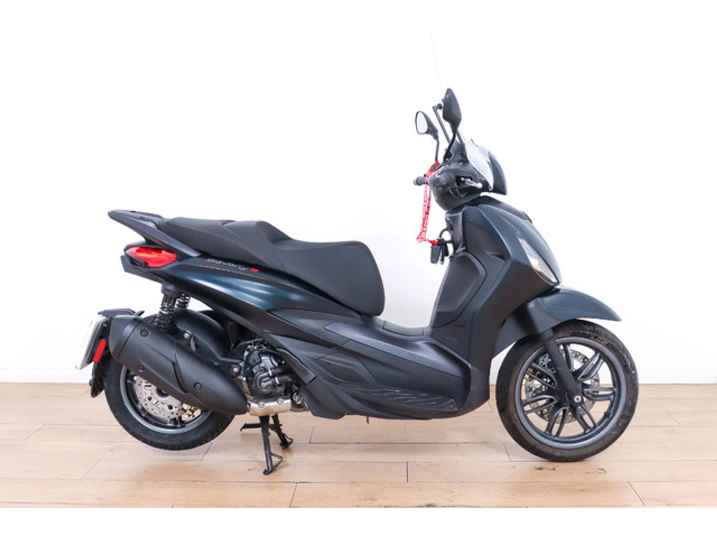 Piaggio Beverly 300 HPE S Negro Motorcycle