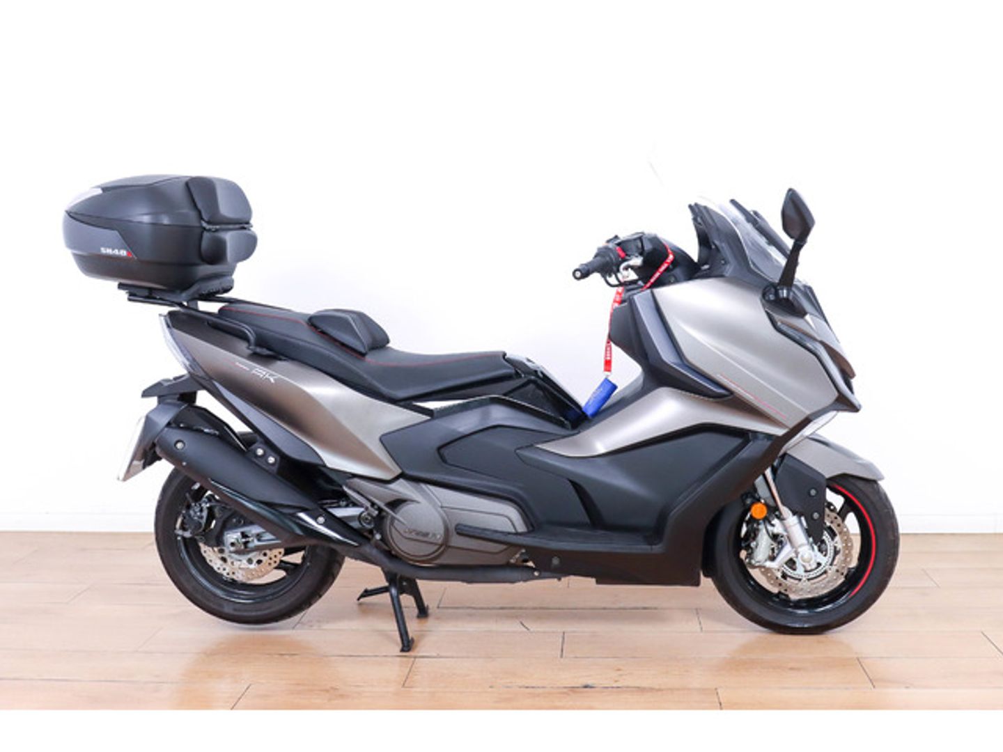 KYMCO AK 550 Premium Gris Plata Motorcycle