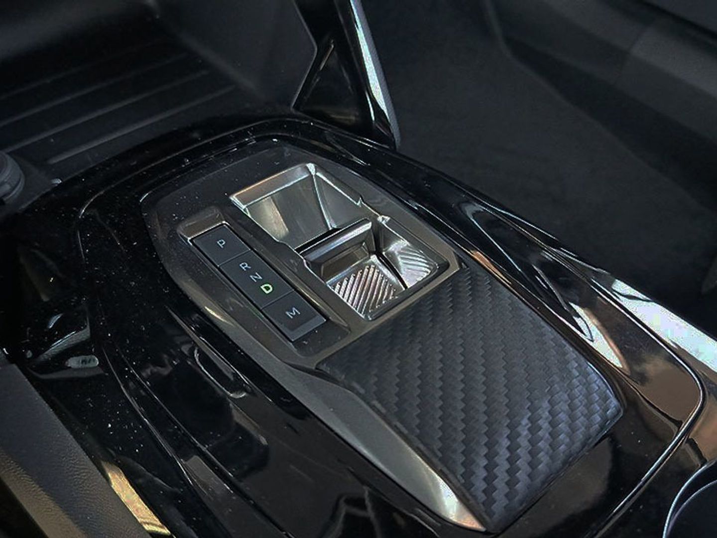 Peugeot 2008 Allure Hybrid eDCS6 107 kW (145 CV)