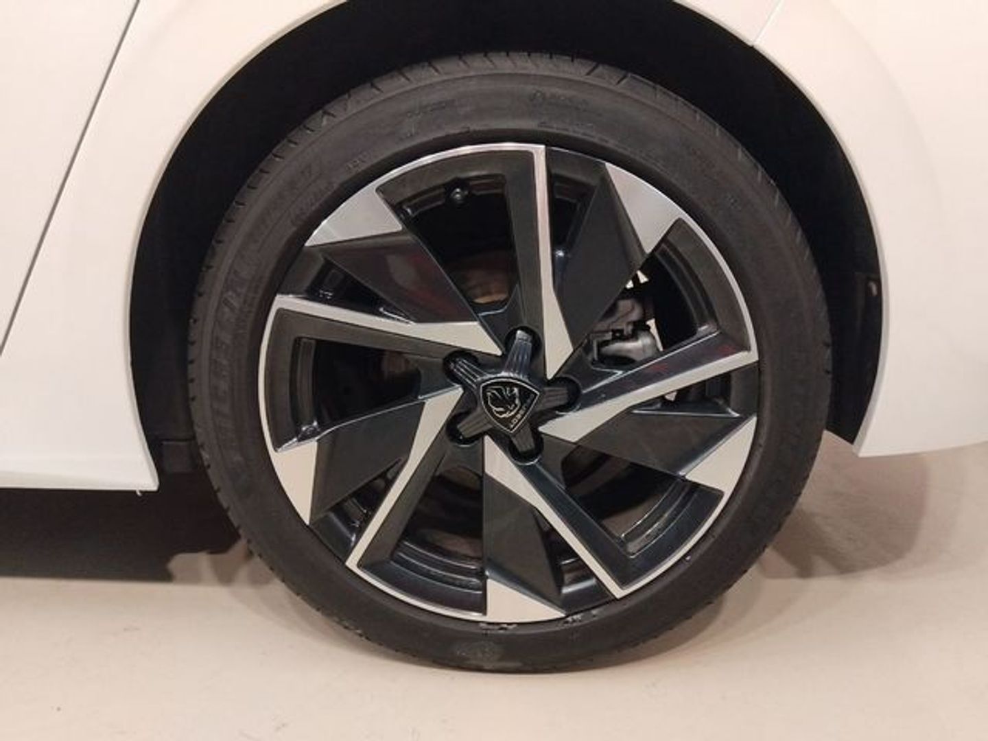 Peugeot 308 PureTech 130 S&S Allure Pack EAT8 96 kW (130 CV)