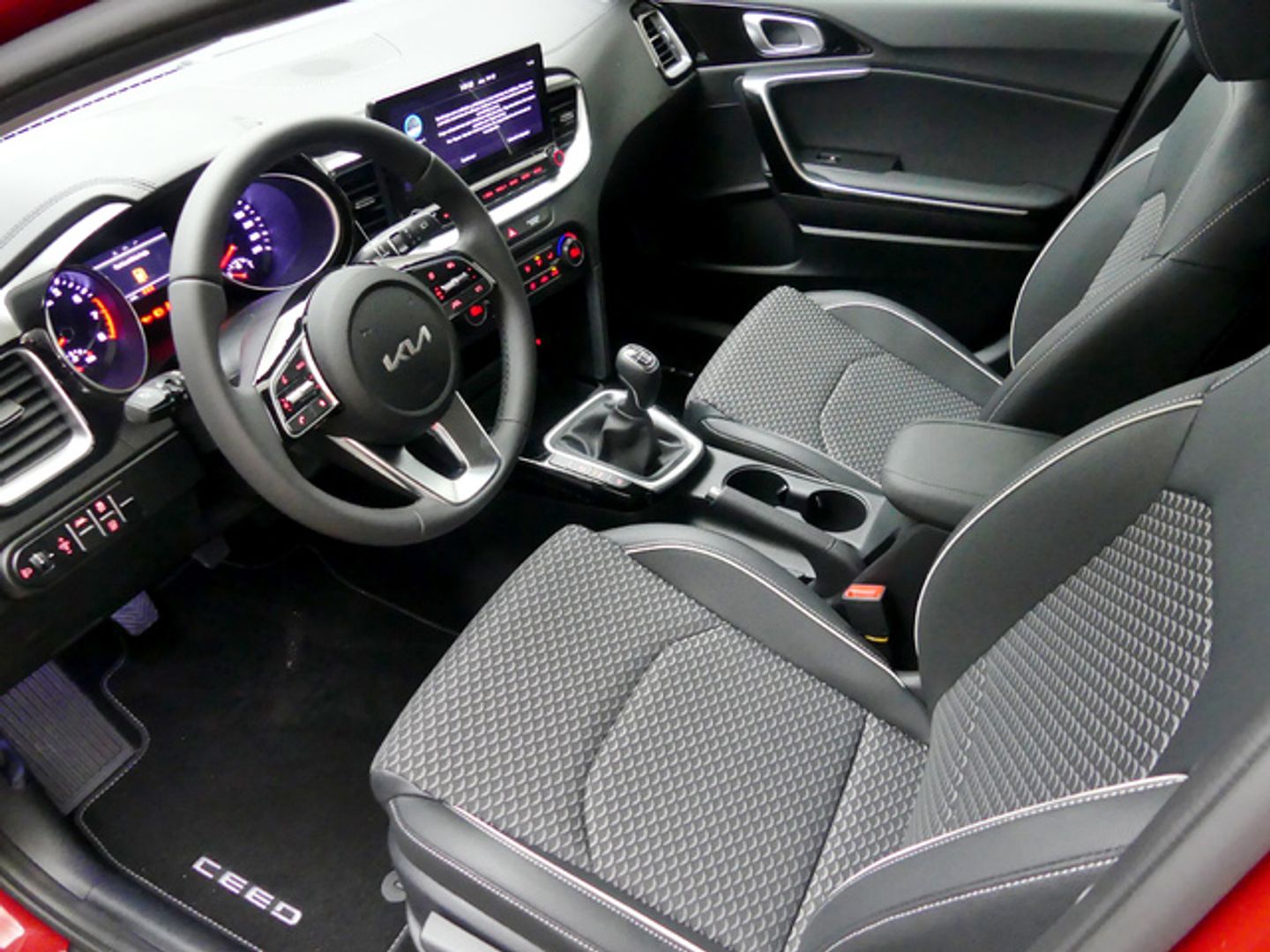 Kia Ceed 1.6 MHEV iMT Tech 100 kW (136 CV)