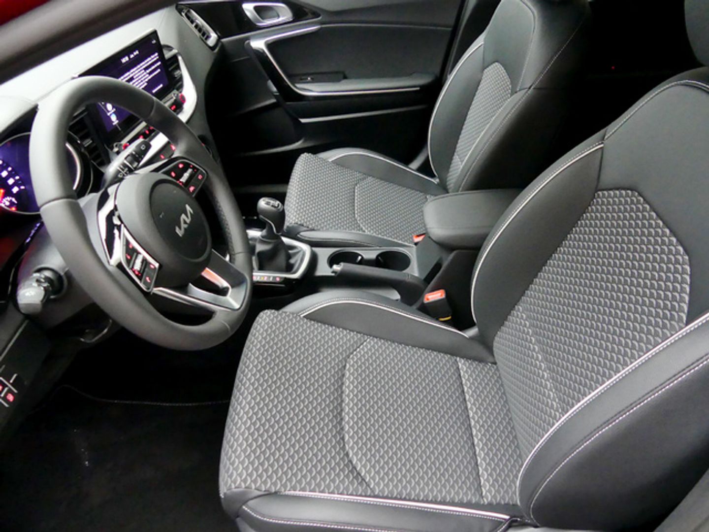 Kia Ceed 1.6 MHEV iMT Tech 100 kW (136 CV)