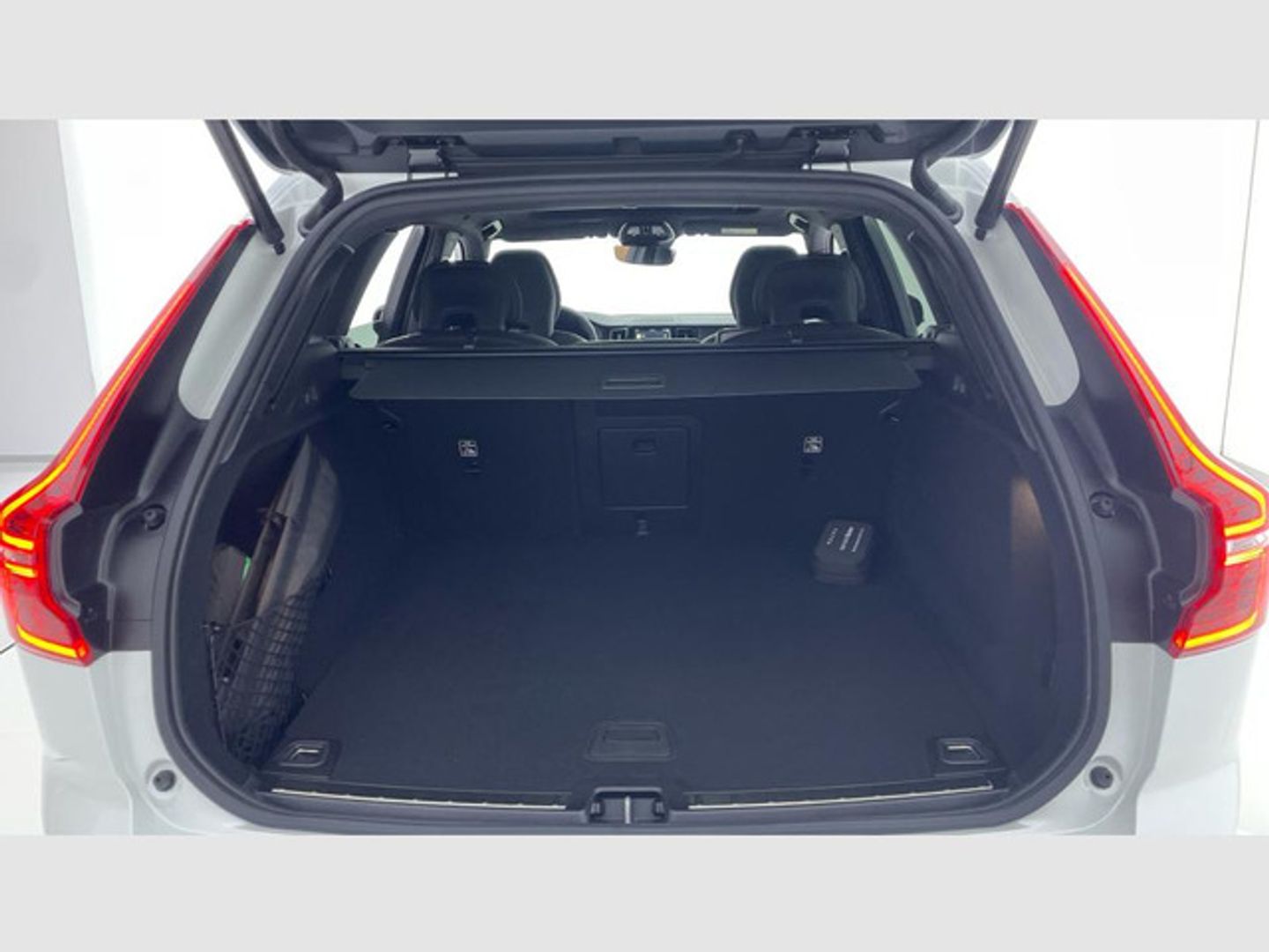 Volvo XC60 B5 G Plus Dark AWD Auto 184 kW (250 CV)