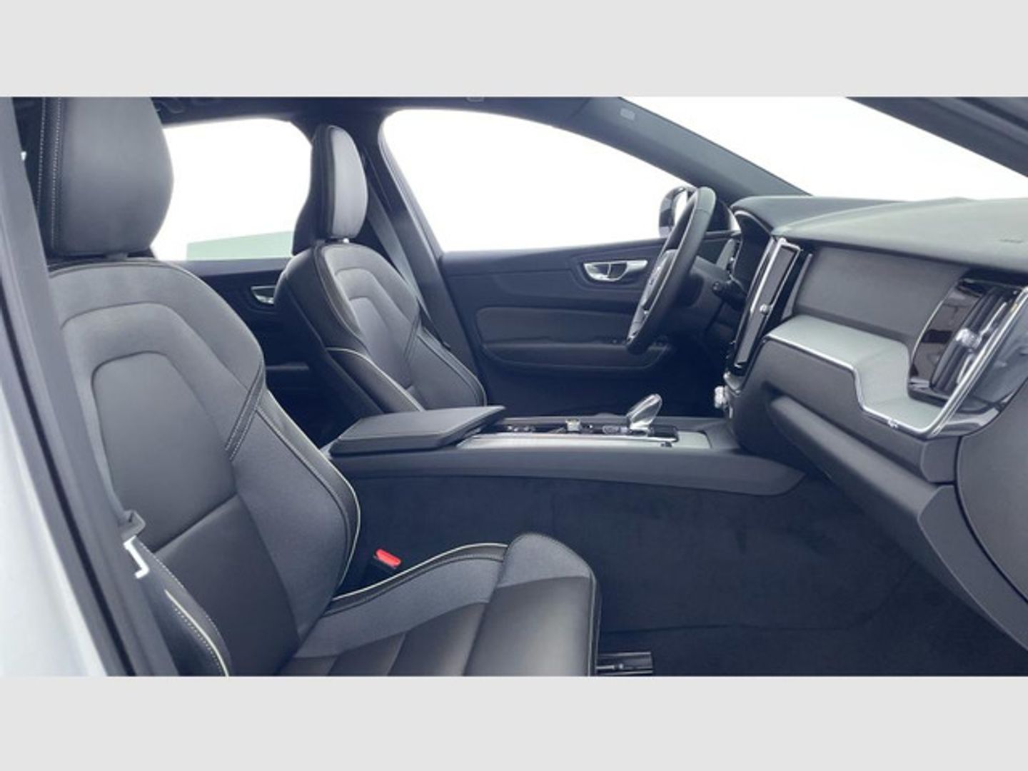 Volvo XC60 B5 G Plus Dark AWD Auto 184 kW (250 CV)