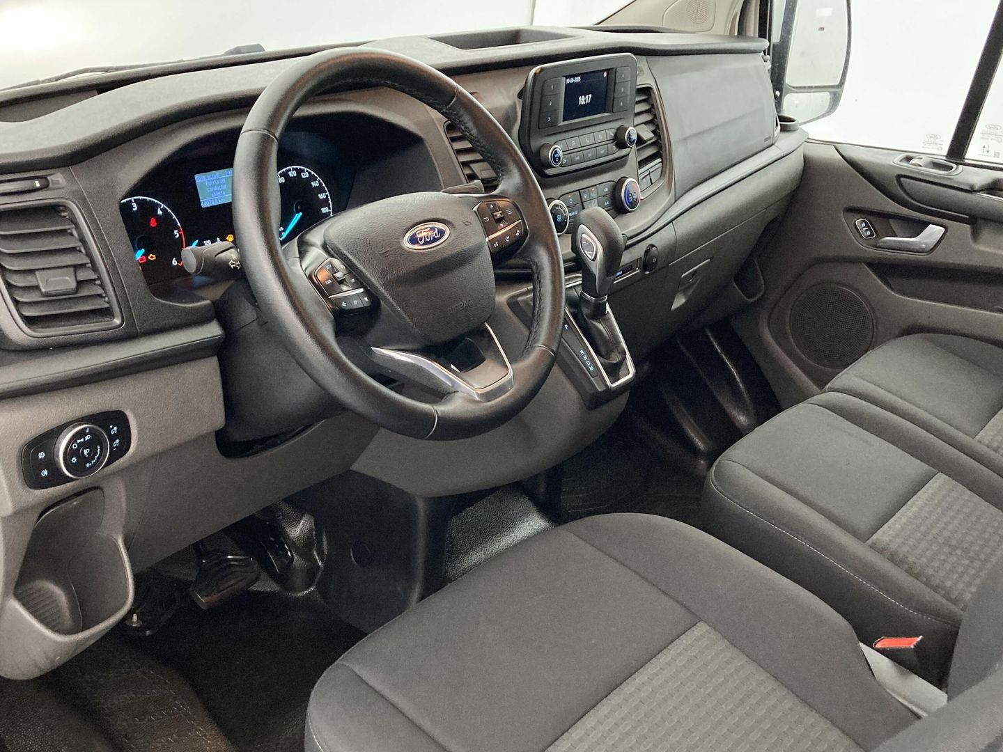 Ford Transit Custom Furgon 2.0 TDCI 320 L1 Trend Auto 96 kW (130 CV)