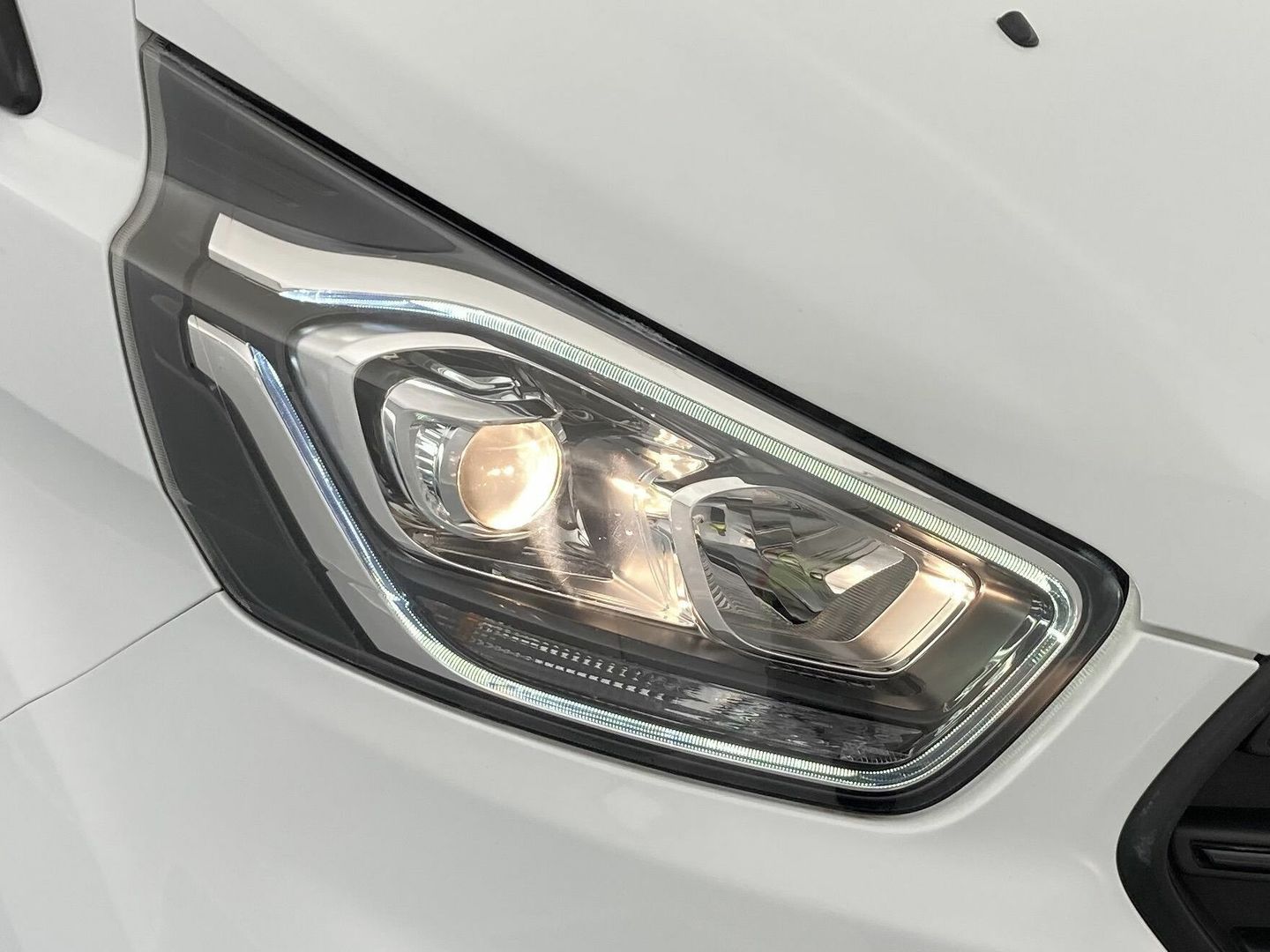 Ford Transit Custom Furgon 2.0 TDCI 320 L1 Trend Auto 96 kW (130 CV)