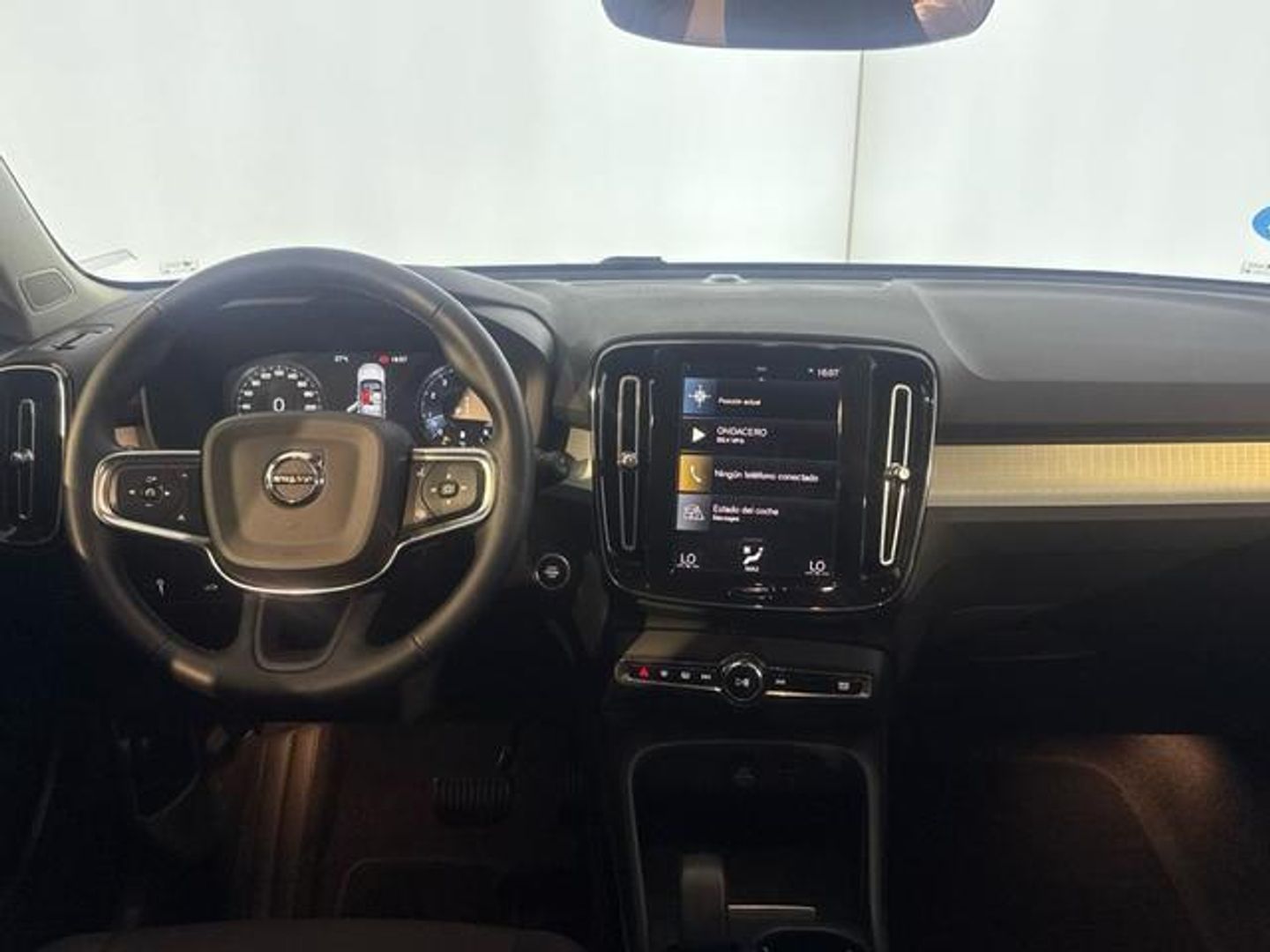 Volvo XC40 B3 G Momentum Pro Auto 120 kW (163 CV)