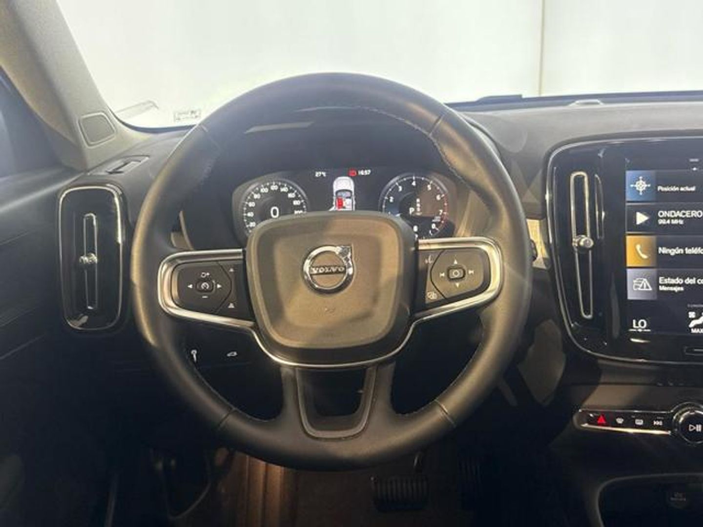 Volvo XC40 B3 G Momentum Pro Auto 120 kW (163 CV)