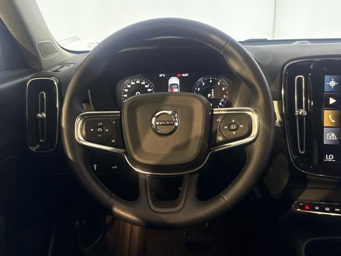 Volvo XC40 B3 G Momentum Pro Auto 120 kW (163 CV)