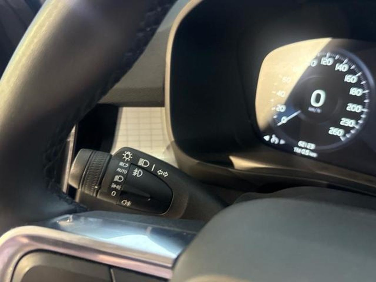 Volvo XC40 B3 G Momentum Pro Auto 120 kW (163 CV)