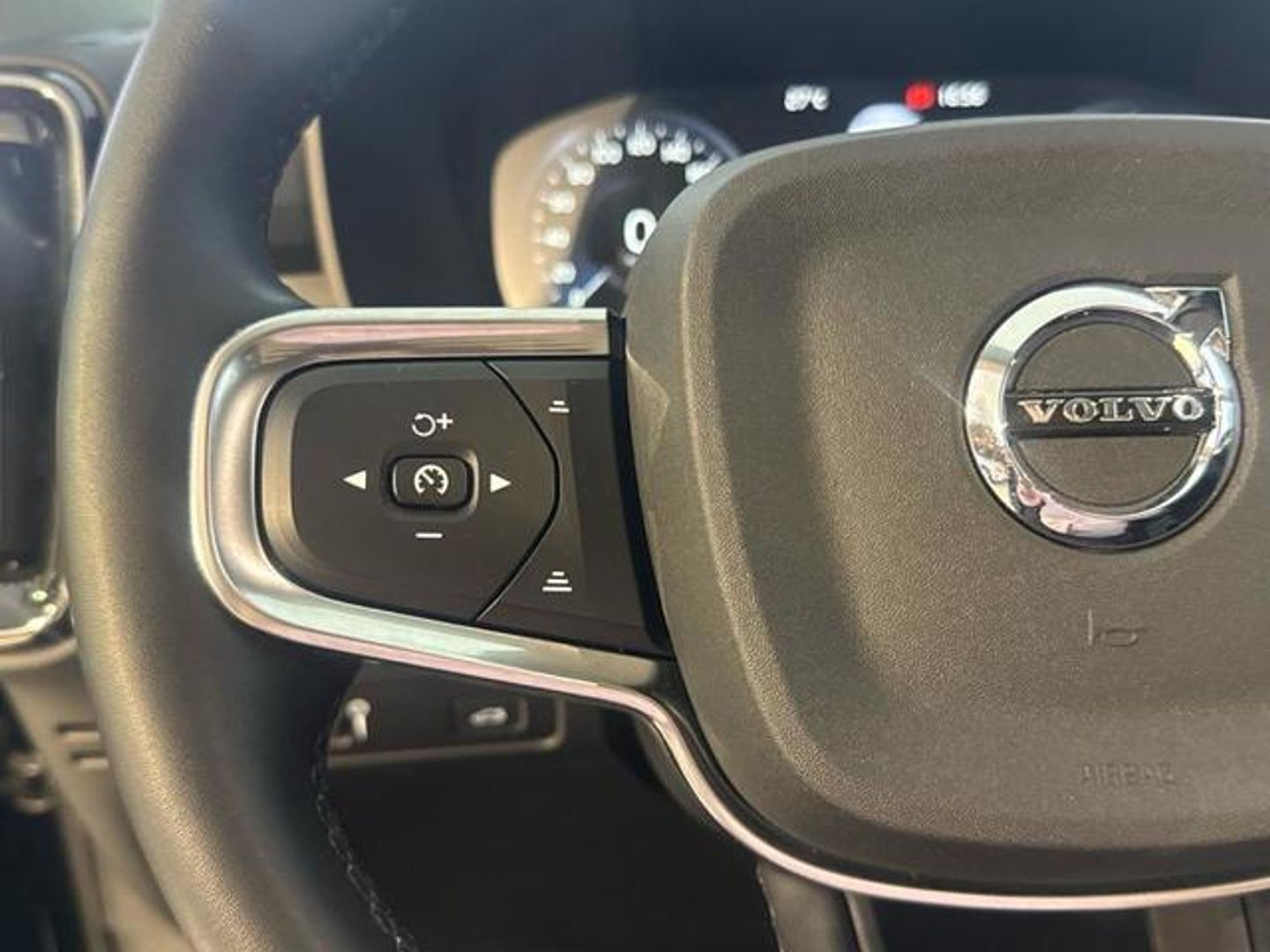 Volvo XC40 B3 G Momentum Pro Auto 120 kW (163 CV)