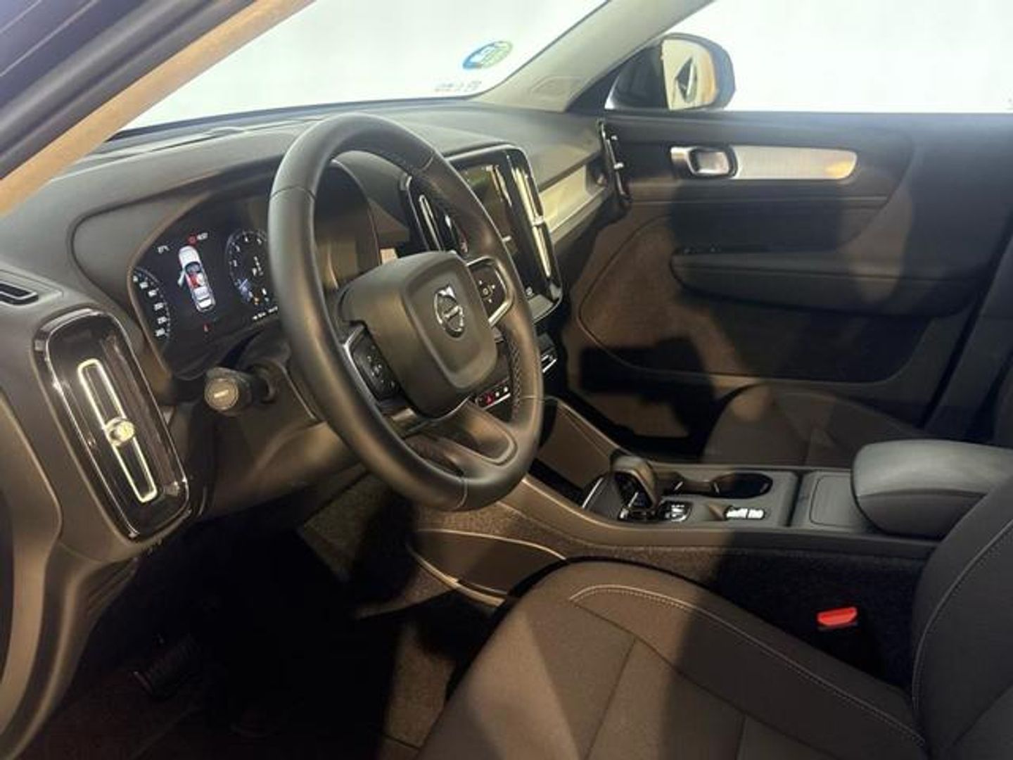 Volvo XC40 B3 G Momentum Pro Auto 120 kW (163 CV)