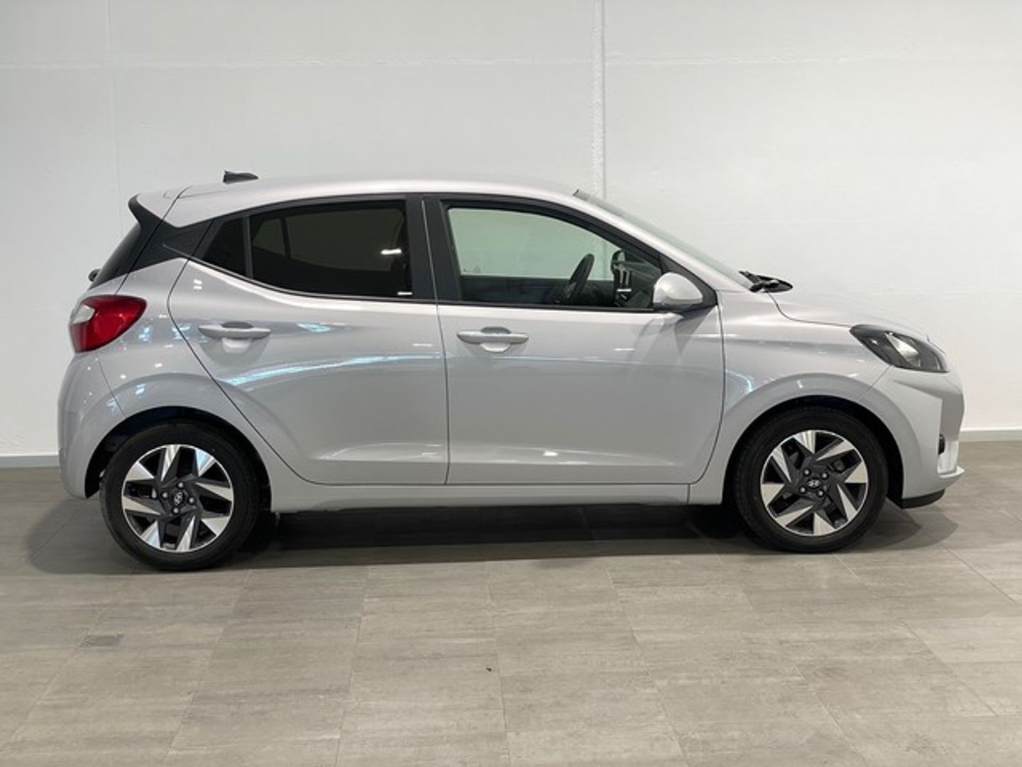 Hyundai i10 1.0 Klass 47 kW (63 CV) Gris Utilitarian