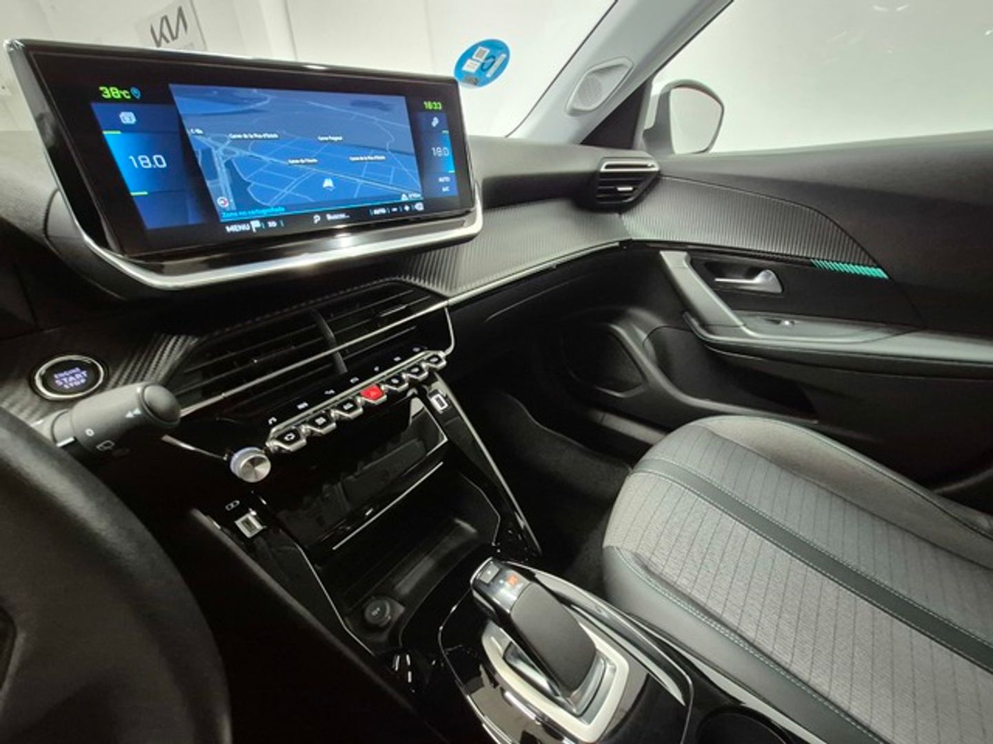 Peugeot e-2008 Eléctrico Allure Pack 100 kW (136 CV)