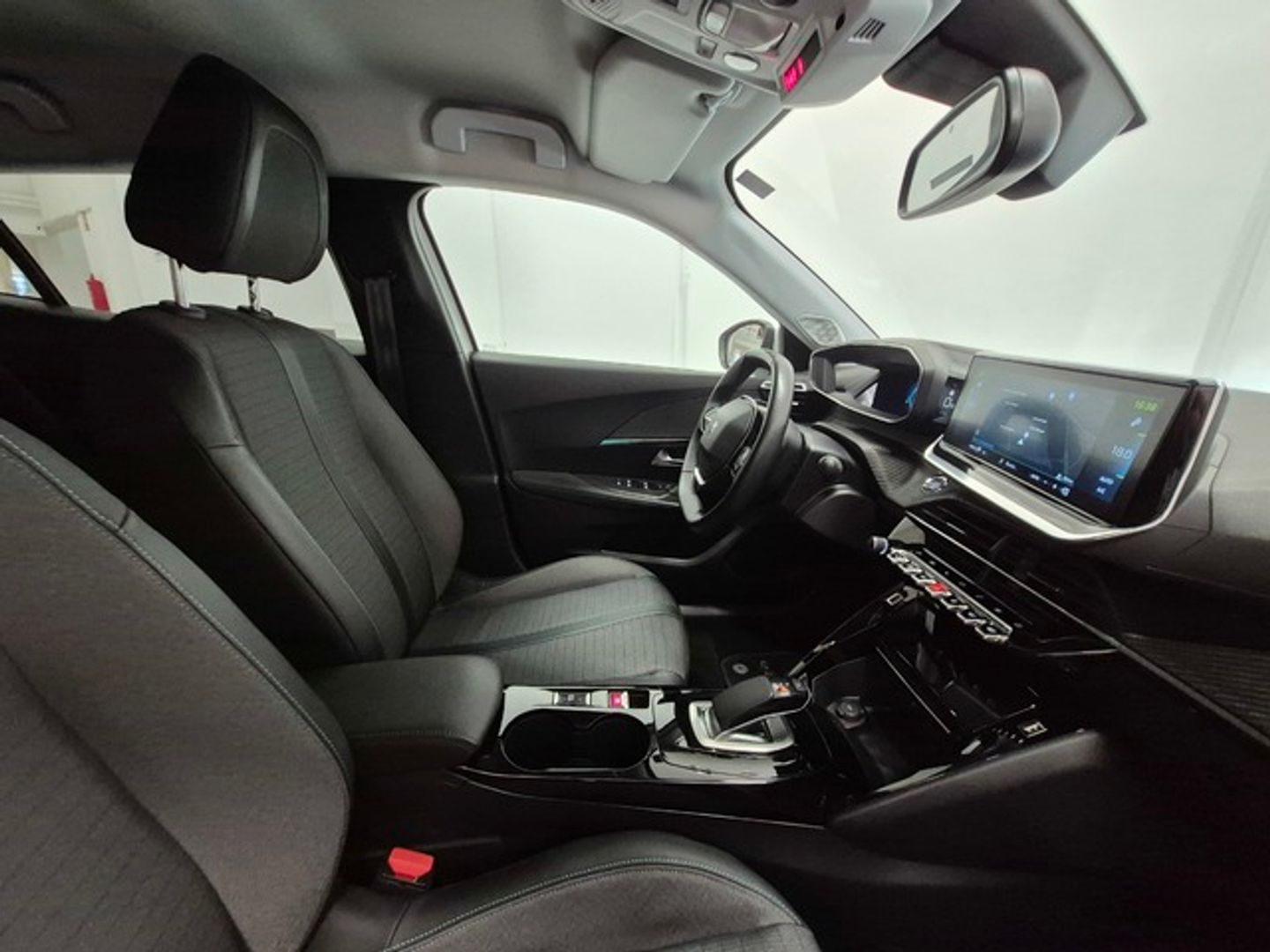Peugeot e-2008 Eléctrico Allure Pack 100 kW (136 CV)