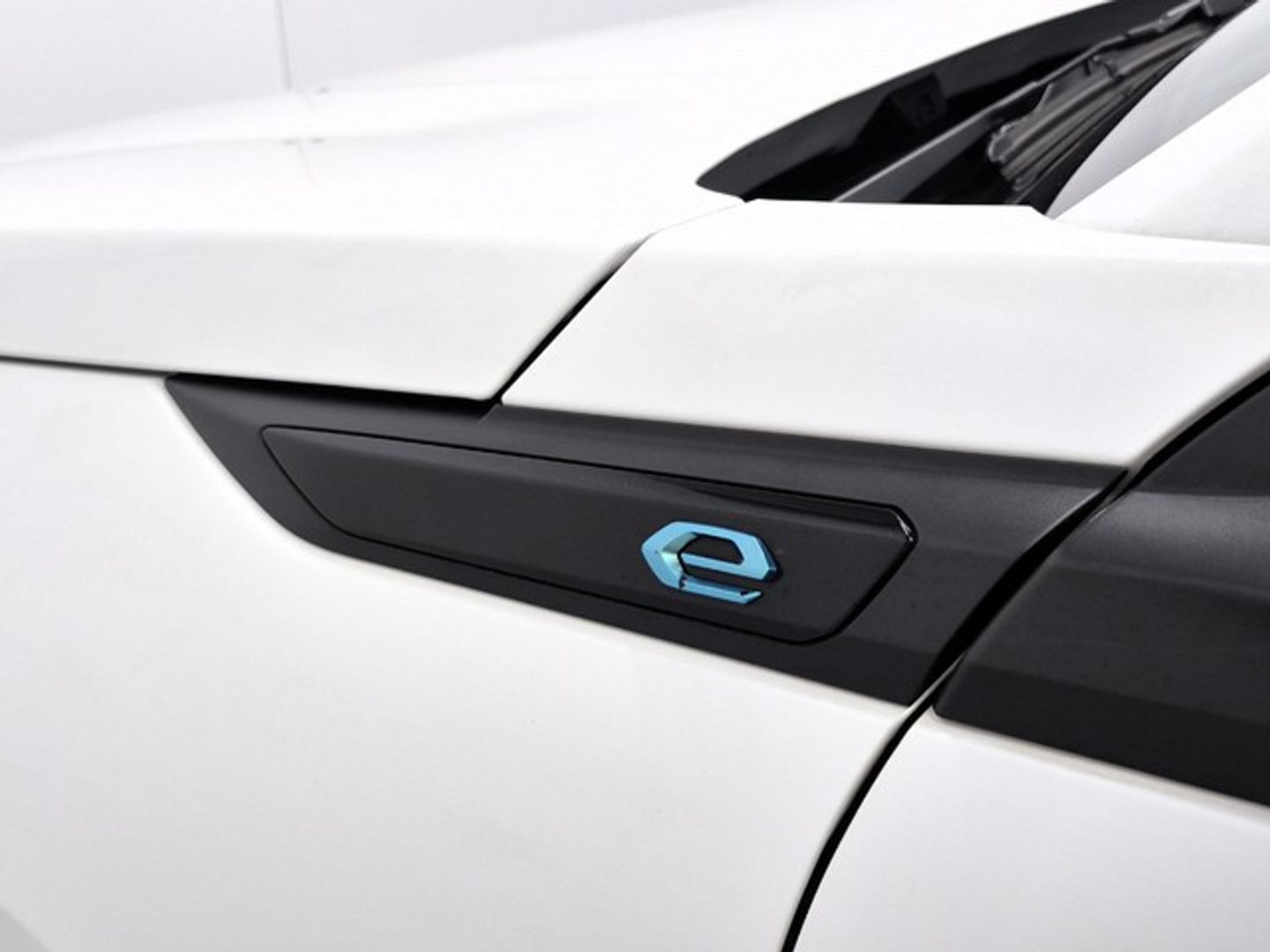 Peugeot e-2008 Eléctrico Allure Pack 100 kW (136 CV)