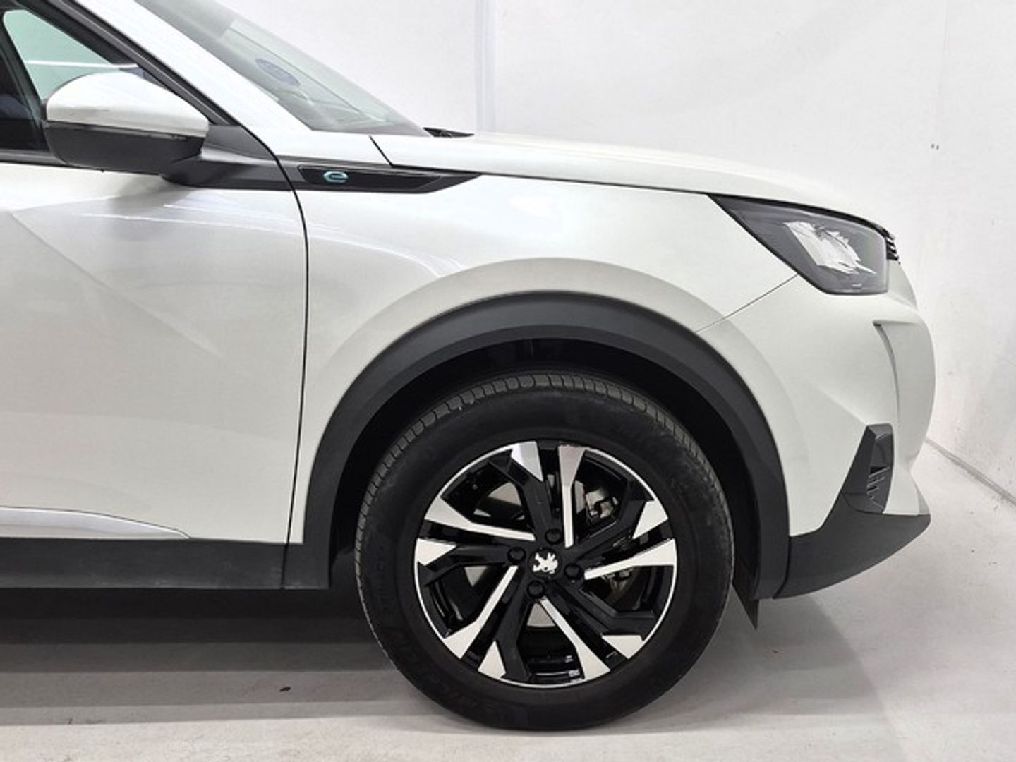 Peugeot e-2008 Eléctrico Allure Pack 100 kW (136 CV)