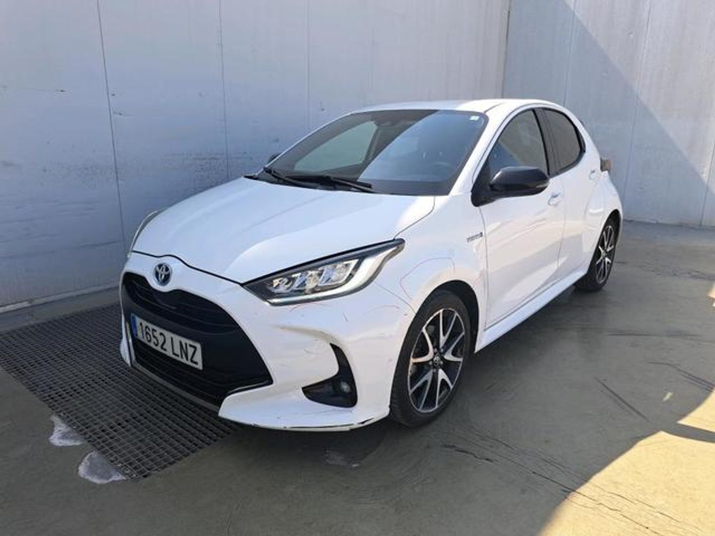 Toyota Yaris 120H Style 85 kW (116 CV) Blanco Compact