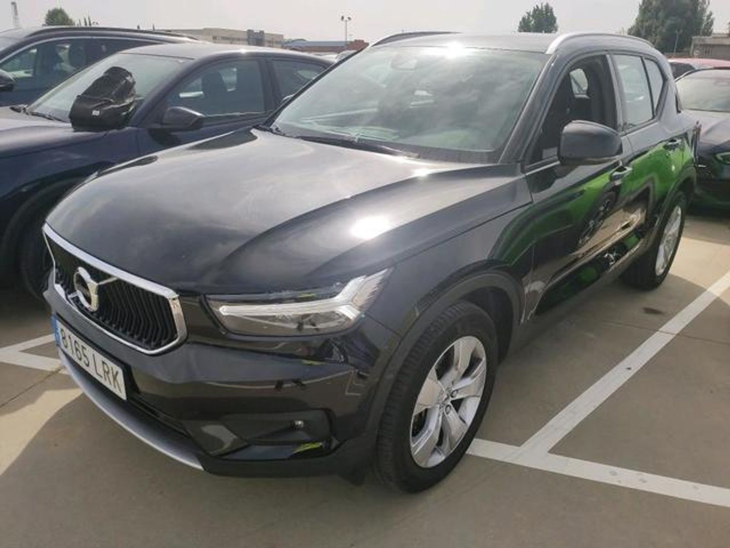 Volvo XC40 T2 Momentum Pro Auto 95 kW (129 CV) Negro All Terrain / Pick-up