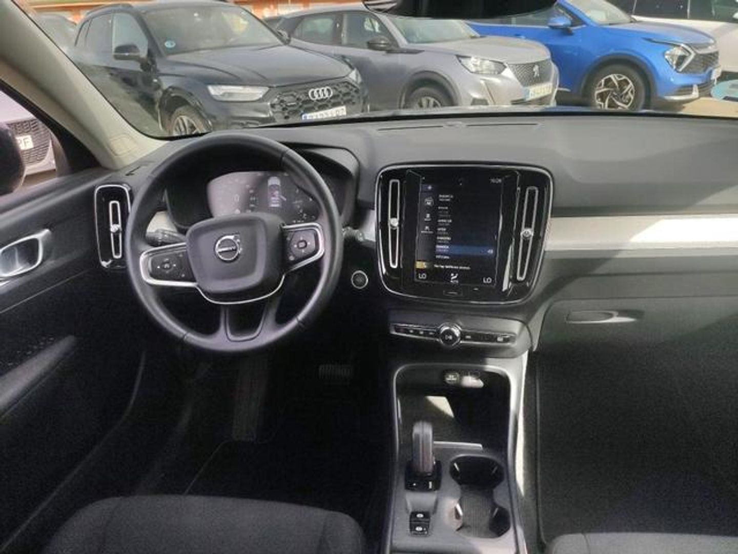 Volvo XC40 T2 Momentum Pro Auto 95 kW (129 CV)