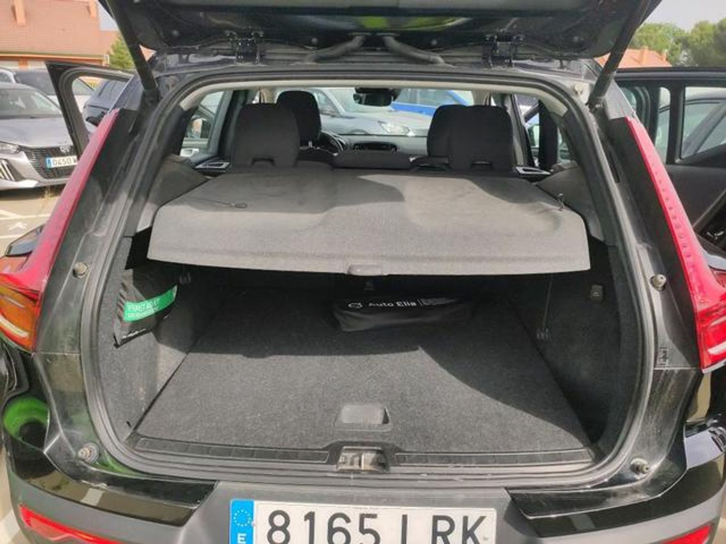 Volvo XC40 T2 Momentum Pro Auto 95 kW (129 CV)